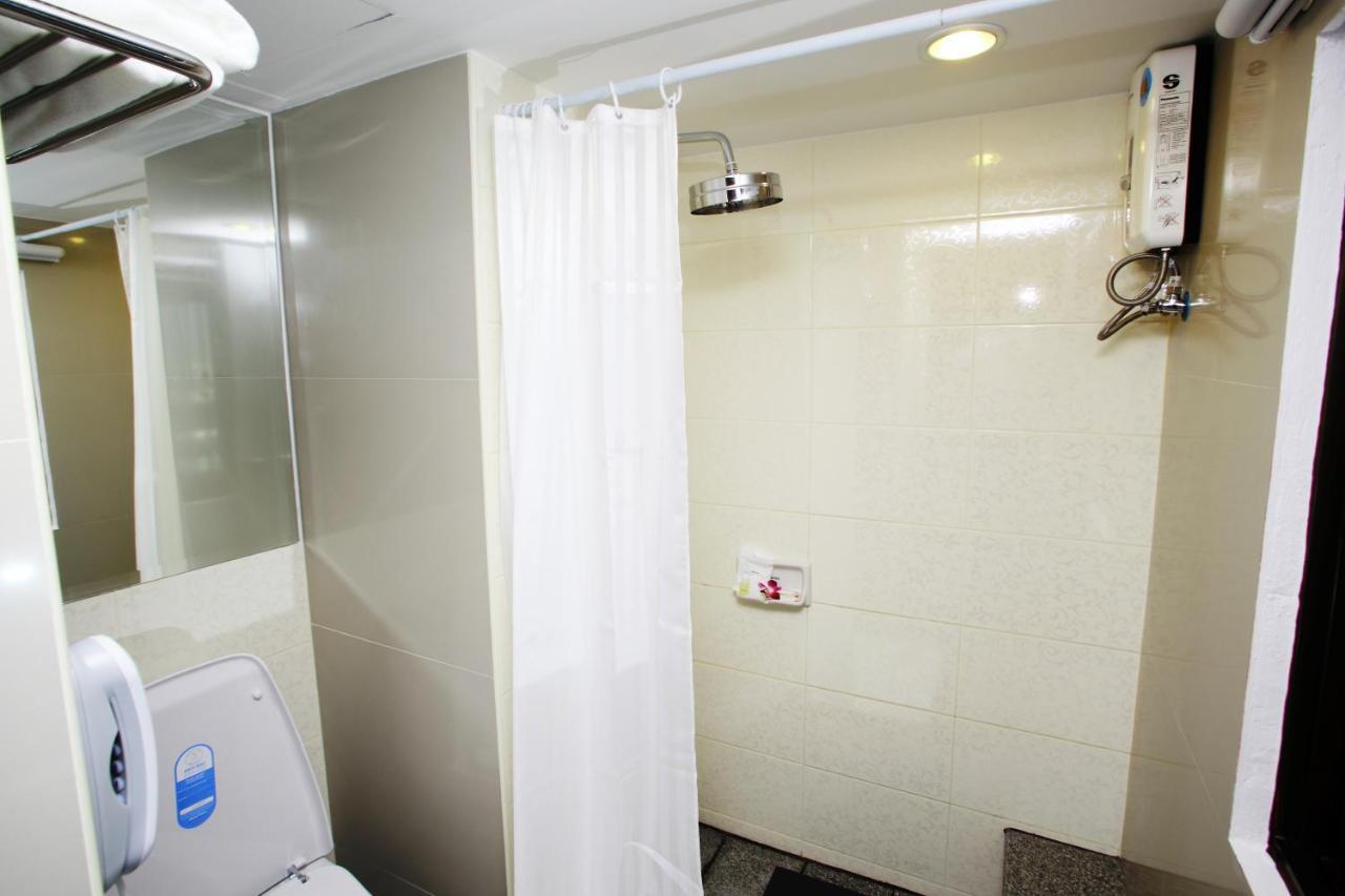A-2 House Hostel Bangkok Bagian luar foto