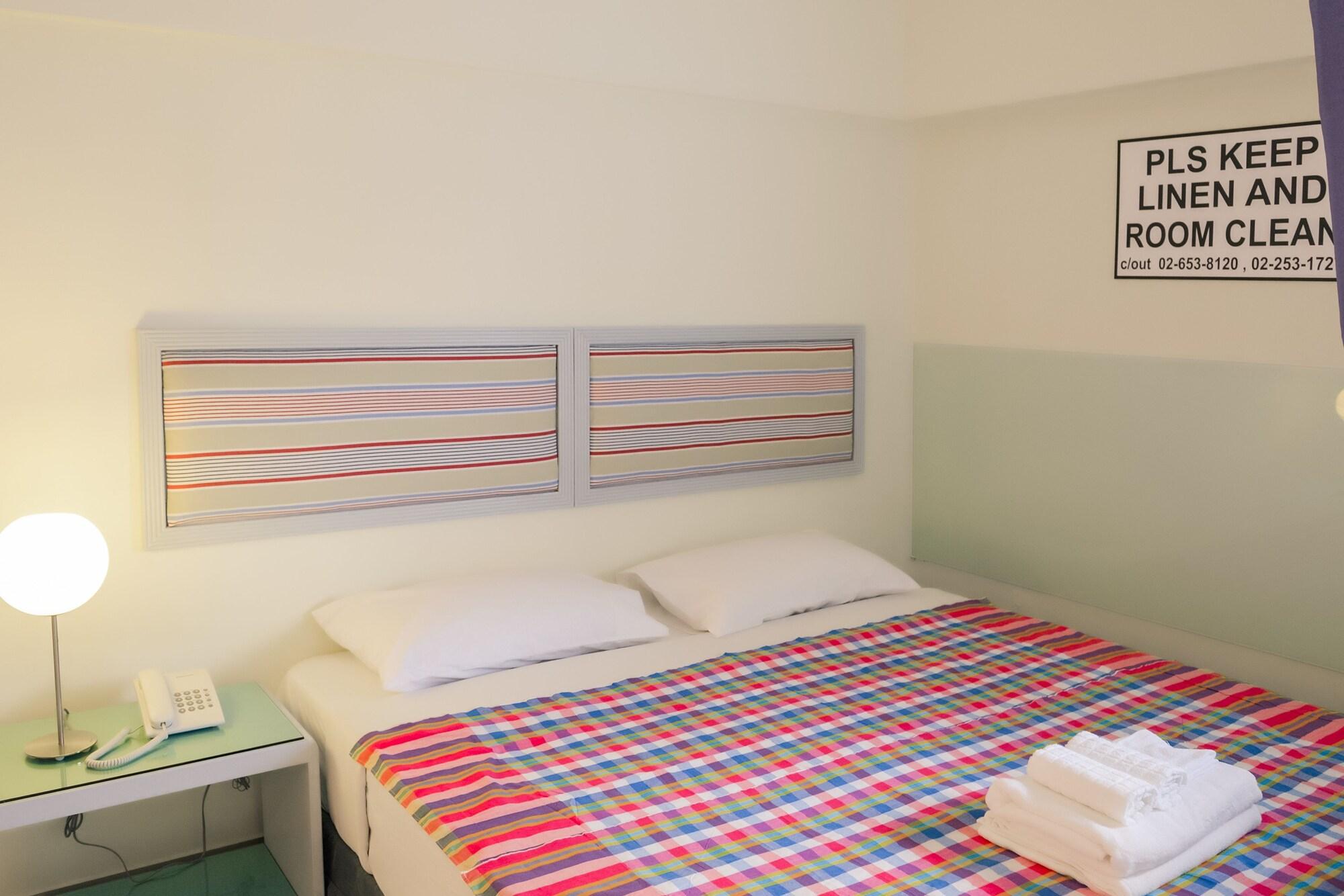 A-2 House Hostel Bangkok Bagian luar foto