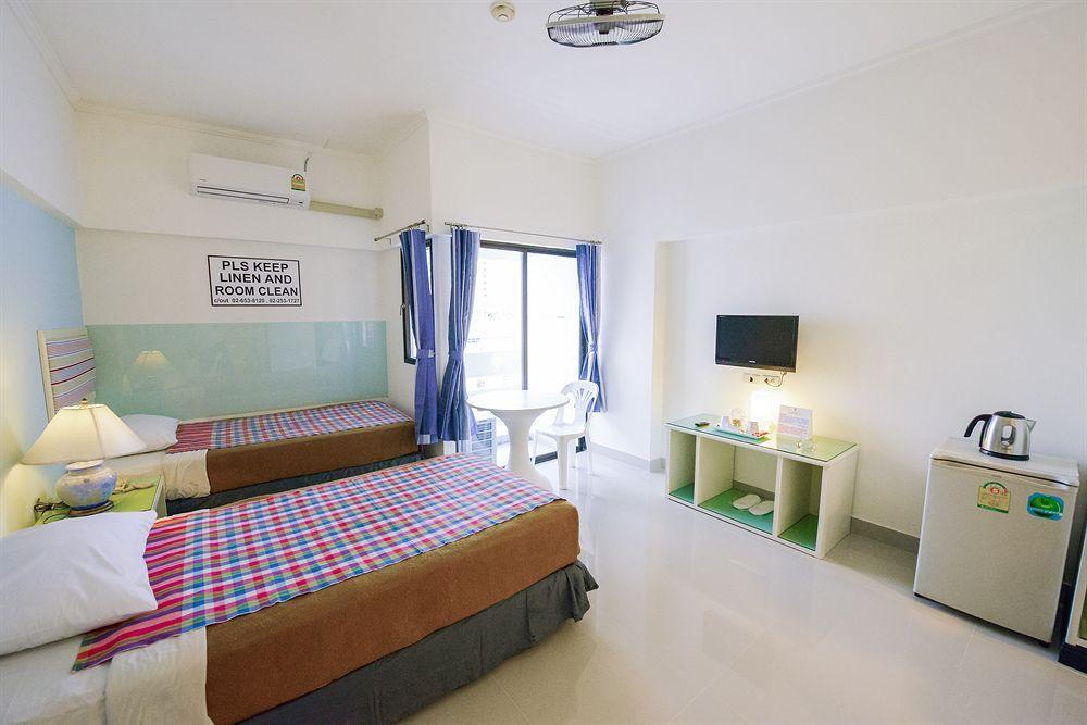 A-2 House Hostel Bangkok Bagian luar foto